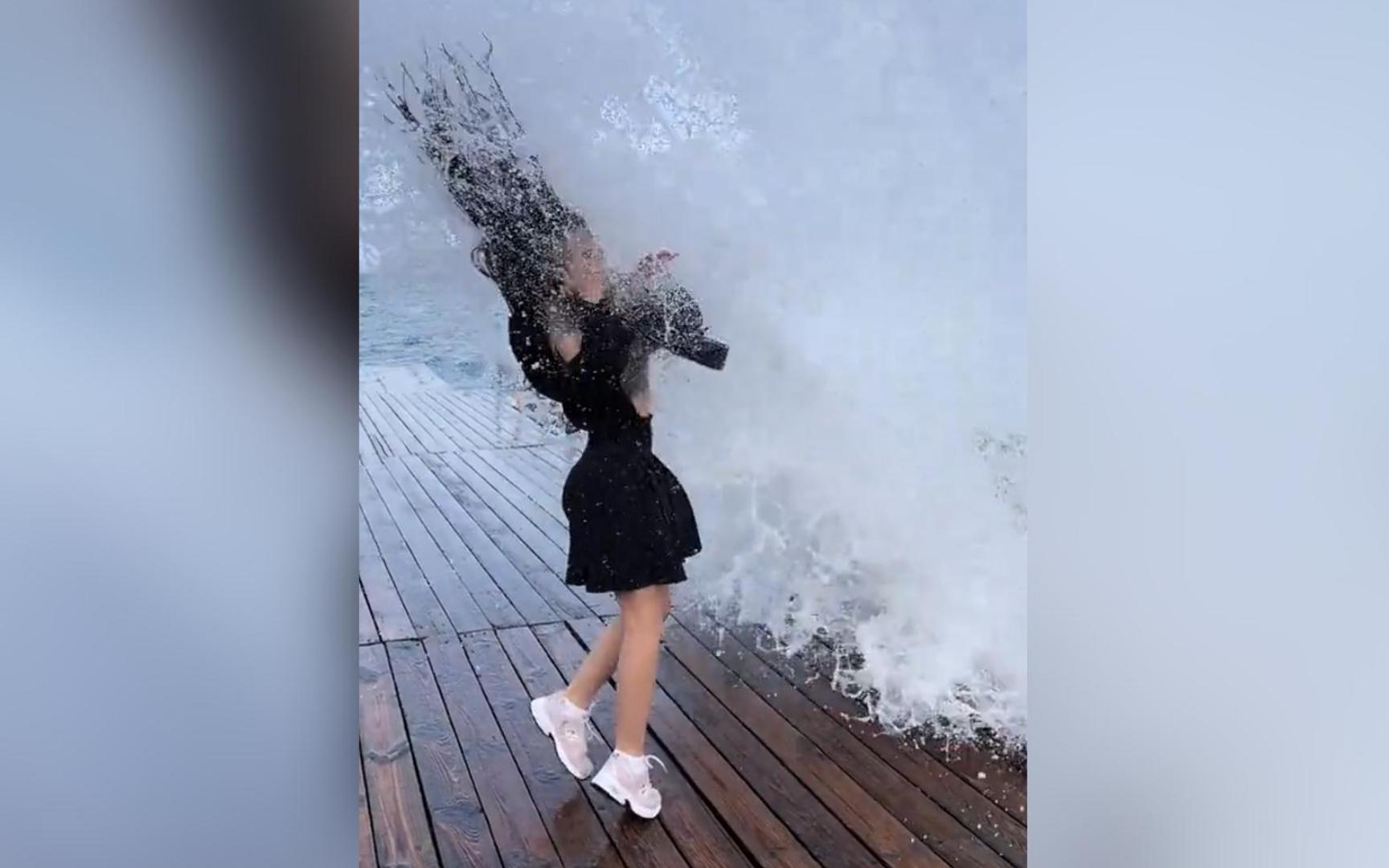 完了，今天的功德又笑没了...