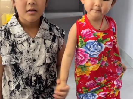 奥特曼在里面睡觉呢！大怪...