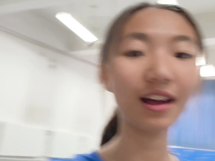 在大教室拍视频一点也不尴...
