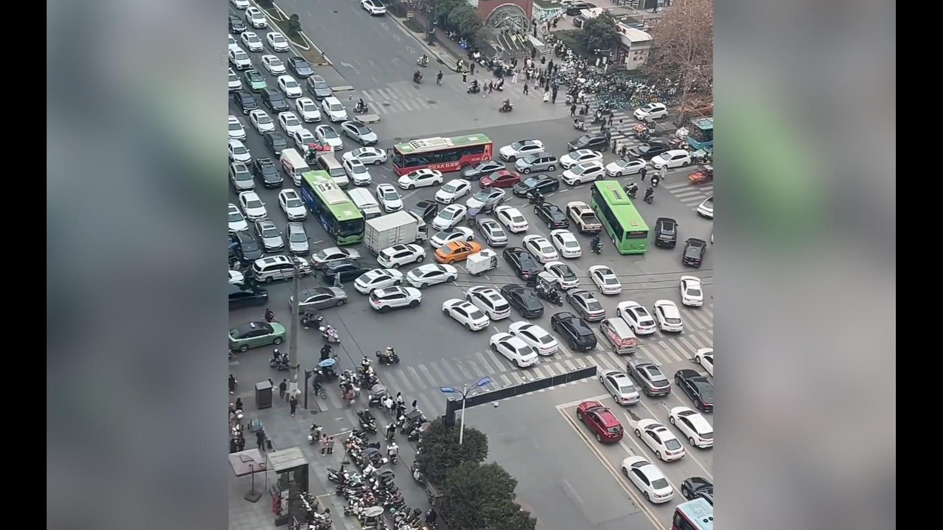 完了，今天的功德又笑没了...