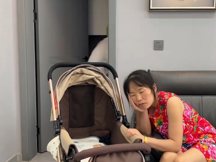 大怪物把妈妈吓坏了